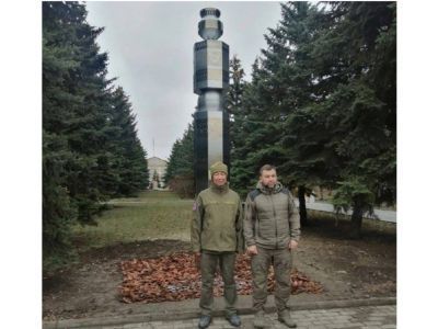 Главы Якутии и ДНР установили в Кировском символичное сэргэ