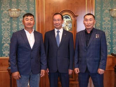 Глава Якутии оценил ход развития родины четырёх героев — села Танда