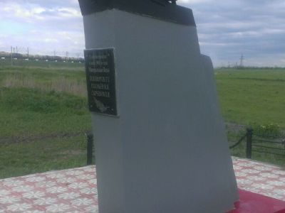 Могила танкистов - Коловертова Т.Т. и Соловьева М.Я., погибших в бою в 1942 г.