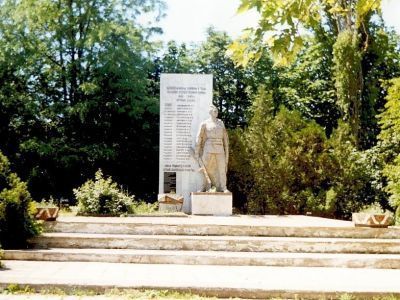 Памятный знак в честь воинов-односельчан, погибших в годы Великой Отечественной войны