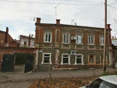 Дом на усадьбе крестьянки А.В.Косолаповой с торговой лавкой и кирпичной аркой ворот