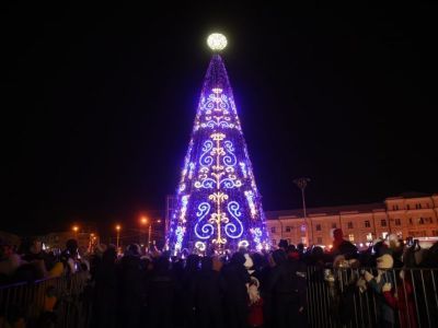 В Саха театре прокомментировали инцидент с потерявшимся ребенком во время зажжения елки в Якутске