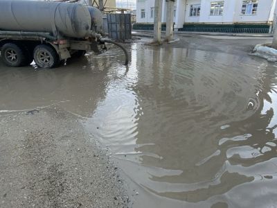 В связи с непогодой в Якутске усилили откачку воды с улиц