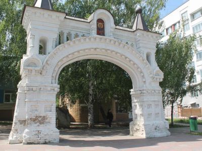 Монастырские ворота