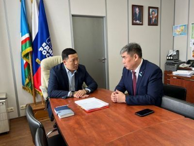 Документы на предварительное голосование подал ректор СВФУ Анатолий Николаев