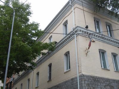 Здание, в котором размещалось Владивостокское городское училище - старейшее учебное заведение Владивостока