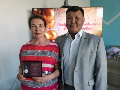 Легенду подразделений по делам несовершеннолетних в Якутии поздравили с юбилеем