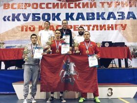 Мас-рестлинг соединяет сердца