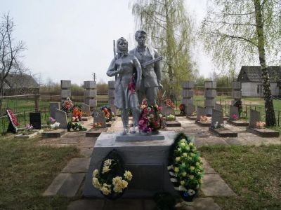 Братская могила воинов Советской Армии, погибших в 1944 г.