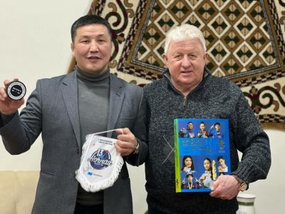 В День хоккея министр спорта Якутии встретился с титулованным голкипером Владимиром Мышкиным