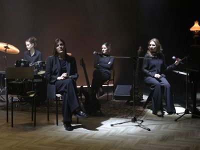 Билеты на Люблю. Целую. Кеша (МХТ имени А. П. Чехова) / Театр | Афиша | ИнфоТаймс