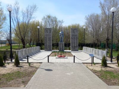 Братская могила советских воинов, погибших в период Сталинградской битвы