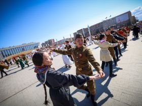 5,5 тысяч пар станцевали вальс Победы в Якутске