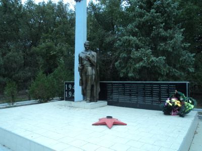 Памятник воинам- односельчанам, погибшим в годы гражданской и Великой Отечественной войн