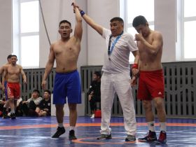 В Якутске выявили победителей турнира по хапсагаю на призы радио «Тэтим»