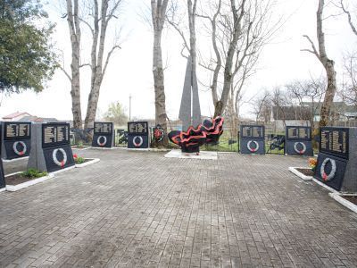 Братская могила советских воинов, погибших в январе 1945 года