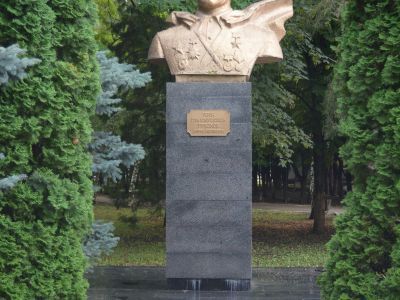 Памятник Герою Советского Союза А.В.Грязнову