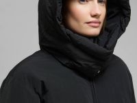 Утепленная куртка с капюшоном