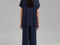 Свободная блузка с v-вырезом