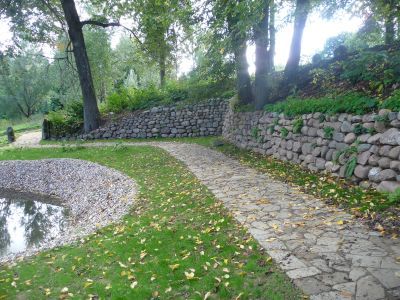 Валунная стенка с белокаменной лестницей, кон. XVIII - нач. XIX вв., архитектор Н.А. Львов