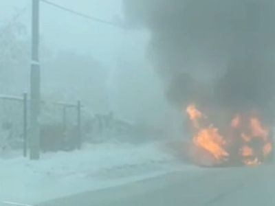 Видеофакт: в Якутске загорелся автомобиль