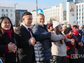 Более тысячи якутян станцевали осуохай на площади Республики