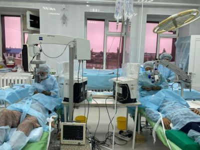 Главный офтальмолог Калмыкии высоко оценил опыт работы мобильных врачей Якутии