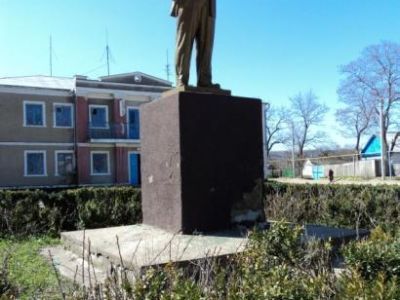 Памятник В.И.Ленину