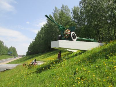 Памятный знак – Пушка, установленный в 1981 году в честь гвардейских соединений советских войск, освобождавших город Смоленск в 1943 году от гитлеровских оккупантов