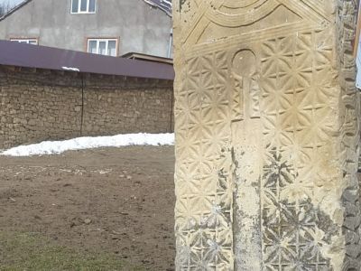 Стела надмогильная