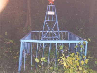 Братская могила советских воинов, погибших в боях с фашистскими захватчиками