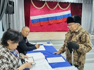 В Абыйском районе проголосовал долгожитель