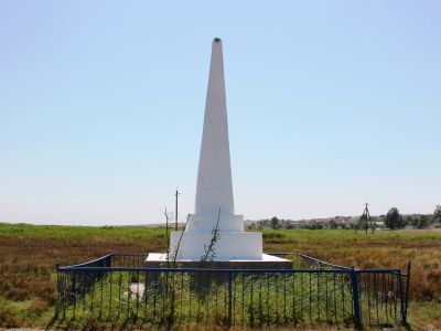 Братская могила советских воинов