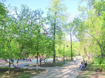 Сквер у кинотеатра "Варшава"