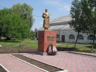 Братская могила 4 советских воинов, погибших в боях с фашистскими захватчиками, 1943 г.