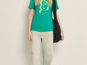 Футболка приталенного силуэта с принтом