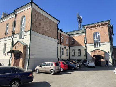 Городское четырехклассное училище и Здание, где размещался госпиталь раненых на фронтах Великой Отечественной войны.