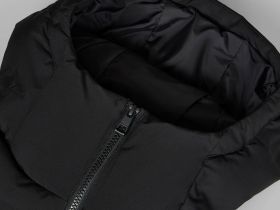 Утепленное пальто с капюшоном