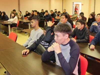 Студентам рассказали о «точках роста» Мирнинского района  