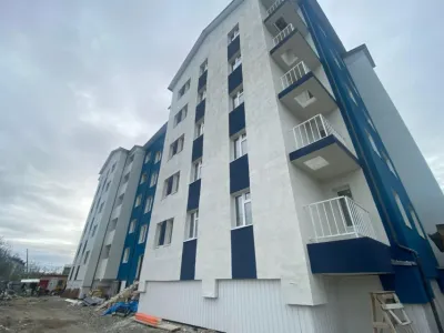 Два дома для переселенцев из аварийного жилья введут в сентябре в Хандыге