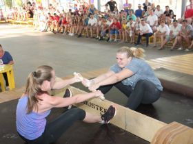 Мас-рестлинг соединяет сердца