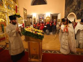 Глава Якутии посетил Пасхальное богослужение