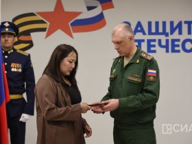 В Якутске вручили ордена и медали родным погибших военнослужащих