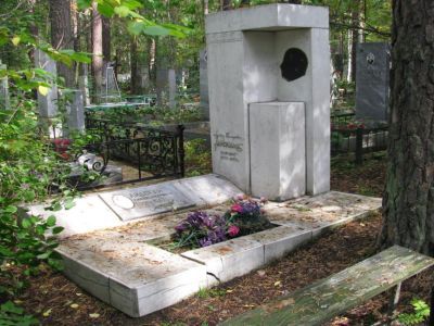 Могила хирурга А.Т. Лидского