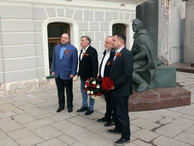 В Центральном Доме журналиста состоялось торжественное возложение цветов к памятнику фронтовым корреспондентам