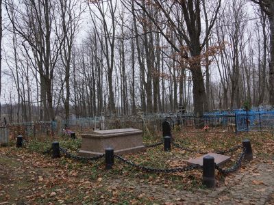 Фамильный склеп семьи адмирала Российского флота Чихачева Н.М.