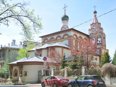 Церковь Трех Святителей на Кулишах