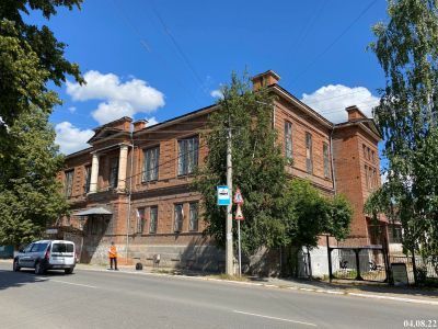 Здание бывшего Красноуфимского промышленного училища, где работали агрономы: Н.А. Соковнин, Н.Л. Скалозубов, В.Н. Варгин