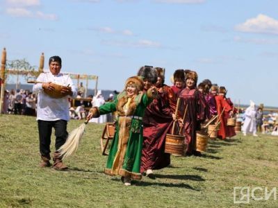 Старинное женское ритуально-обрядовое действо провели впервые на Ысыахе Туймаады