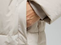 Утепленное стеганое пальто с капюшоном